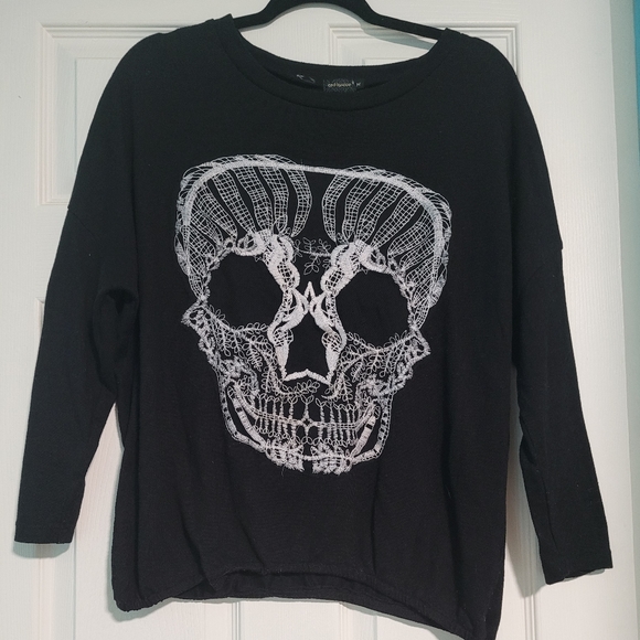 Black long sleeve shirt with skull - Picture 1 of 1